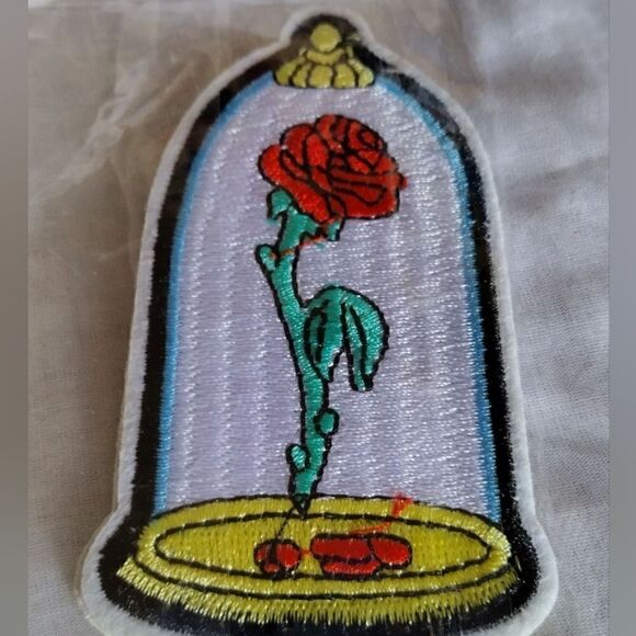BEAUTY AND THE BEAST GLASS DOMED ROSE IRON ON PATCH 3"1/2" - Picture 3 of 3